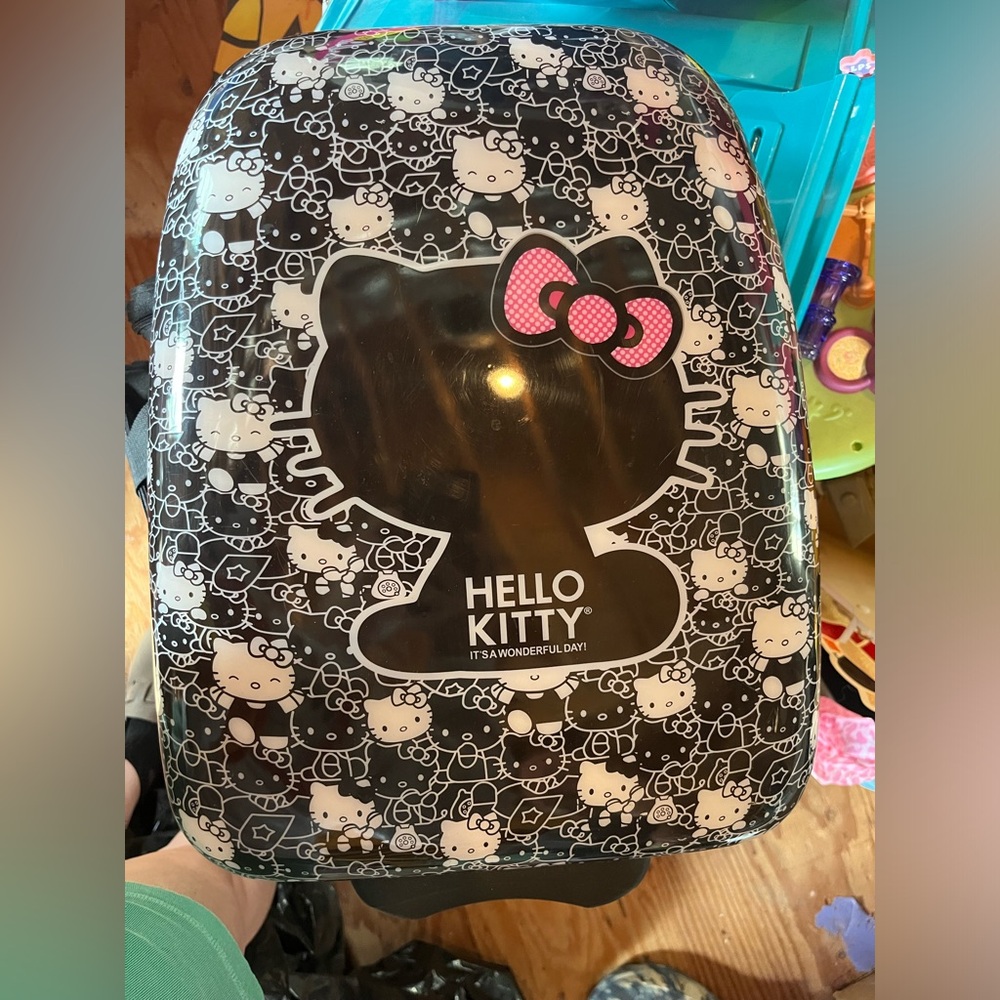 VINTAGE Y2K HELLO KITTY ROLLING SUITCASE